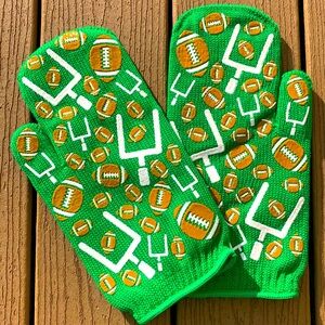 🆕TARA TESHER TEMPTATIONS FOOTBALL OUTDOOR FLAME RESISTANT OVEN GRILL MITTS NWTS